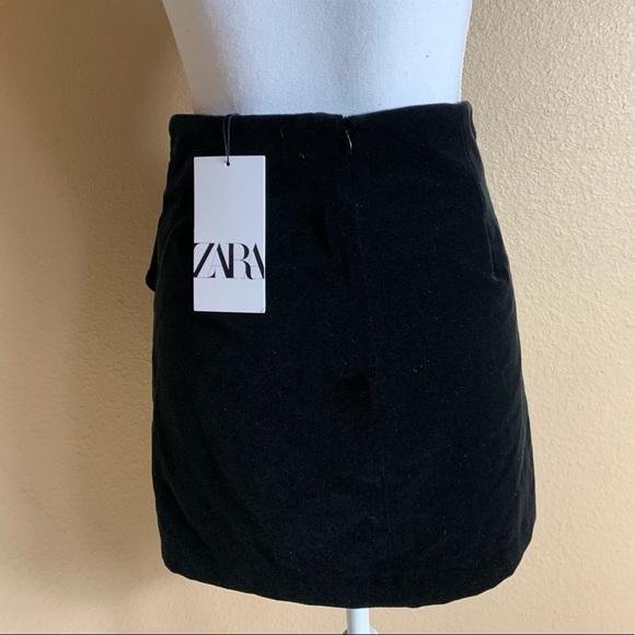 NWT- Zara High Waisted Mini Velvet Ruched Black Skirt Size Medium - Picture 4 of 12